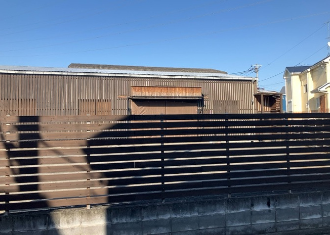 【外観】 | 家を建てる前提で土地を探している場合、地盤の丈夫さは譲れない条件の一つです。地盤が脆弱だと追加工事が必要となります。また、過去に地盤沈下や液状化現象を起こした土地は、できるだけ避けた方がいいでしょう。