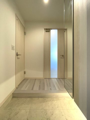 【玄関】 | LEXUS GARDEN箱崎タワーズ EAST | 別号室の写真になります。現況優先。