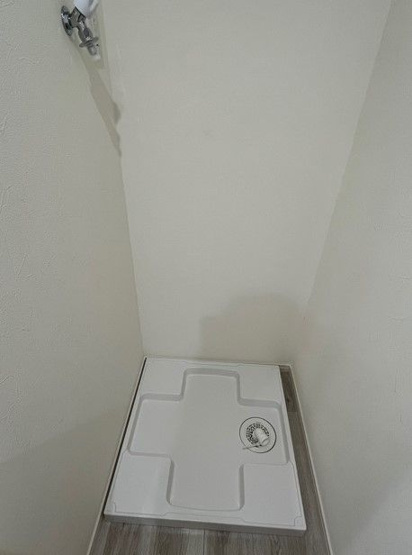 【ランドリースペース】 | 秀和警固レジデンス | 洗濯機置き場の上部のスペースには洗剤等を置く棚の設置がおすすめです！リフォームもご相談下さい♪