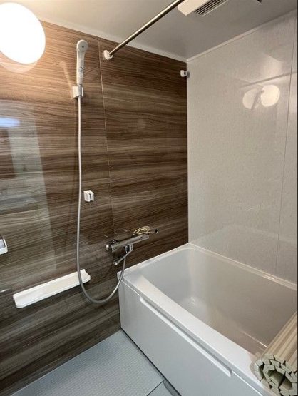 【浴室】 | 秀和警固レジデンス | バスルームは浴室乾燥機つきで快適です。
花粉の季節もいつでも洗濯OK