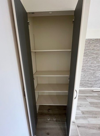 【収納】 | 秀和警固レジデンス | リビング部分に収納もあり、多用途に使っていただけます