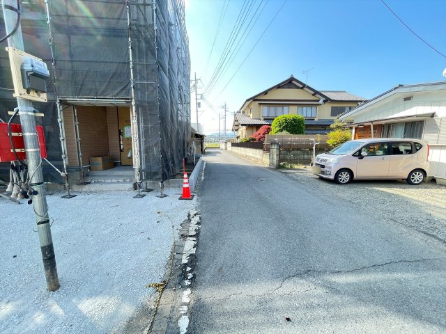 みどり市笠懸町阿左美第6　Cradle Garden　全3棟の前面道路含む現地写真