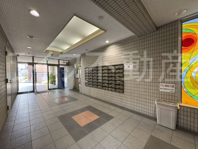 フローラ長田のエントランス|落ち着いたエントランスです