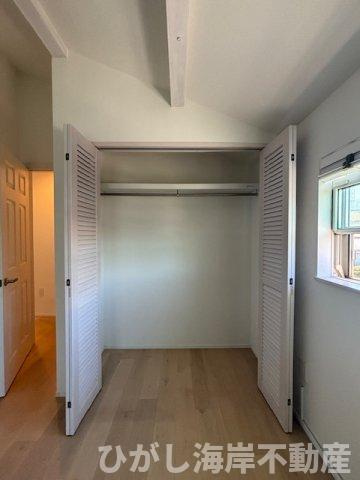 茅ヶ崎市浜須賀　中古戸建の収納|陽射しが入る爽やかな個室にしっかり収納付き