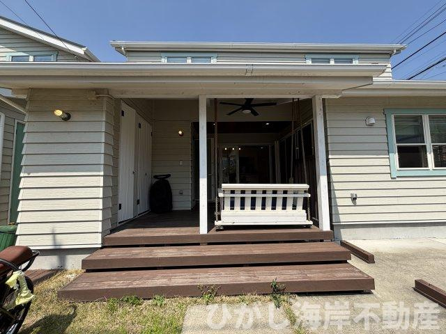 茅ヶ崎市浜須賀　中古戸建の庭|心地よい風と揺れるベンチが最高タイムを演出