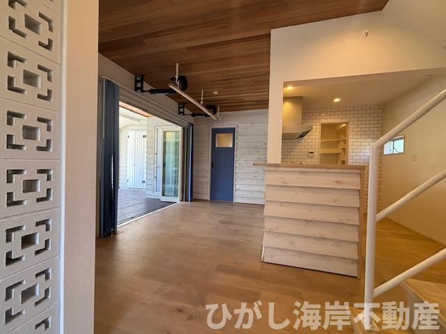 茅ヶ崎市浜須賀　中古戸建のダイニング|20帖LDKは屋外と直結！回遊性ある開放設計