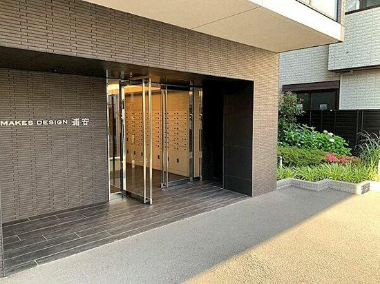 メイクスデザイン浦安のエントランス