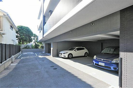 メイクスデザイン浦安の駐車場