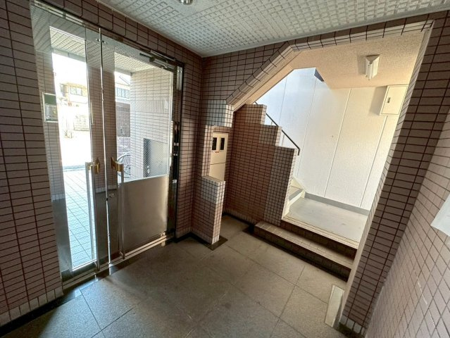 サンライズ壱番館のエントランス