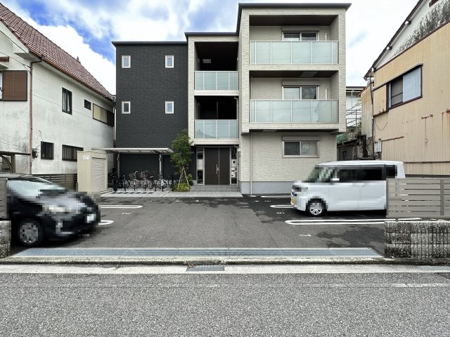 クレールⅡの駐車場