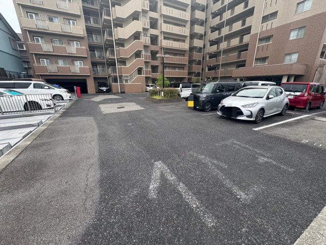 ネオグランデ大林の駐車場