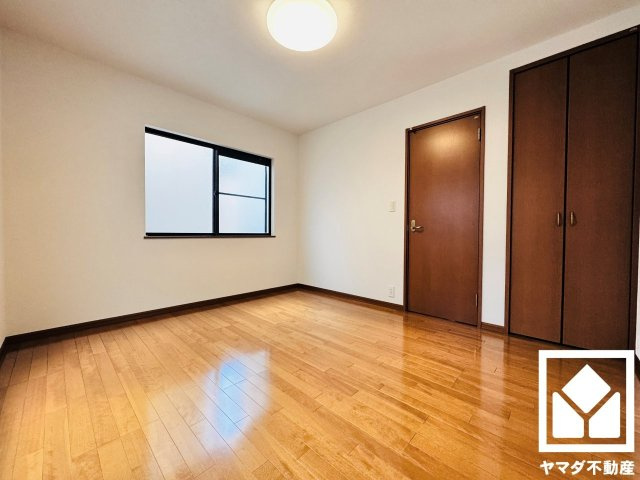 伏見区久我西出町の洋室