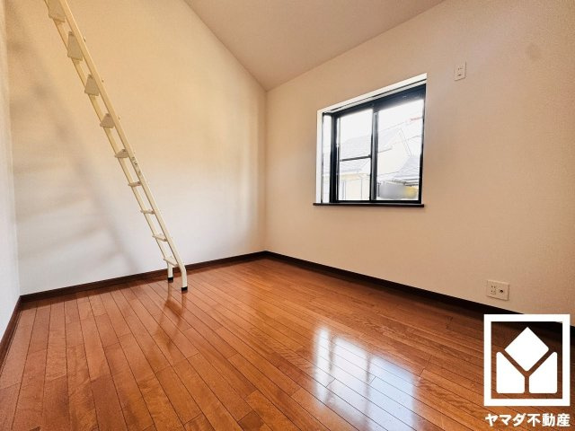 伏見区久我西出町の洋室