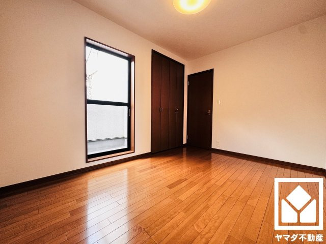 伏見区久我西出町の洋室