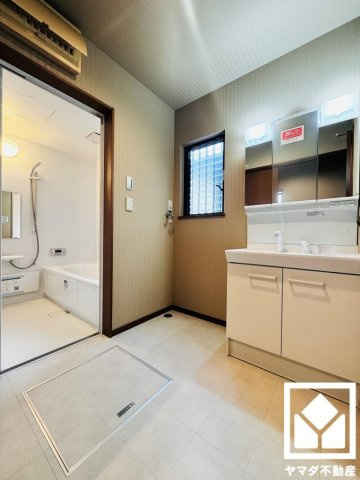 伏見区久我西出町の洗面所