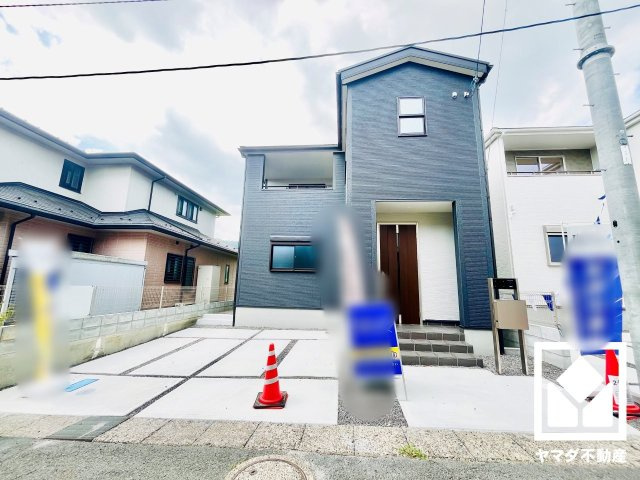 大津市錦織２丁目　2号棟の前面道路含む現地写真