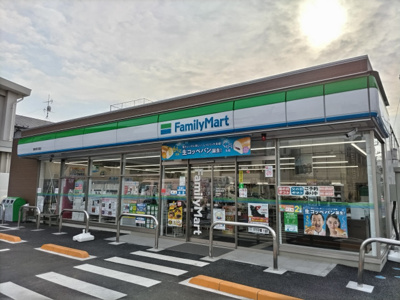 ファミリーマート 浦和南元宿店まで550ｍ