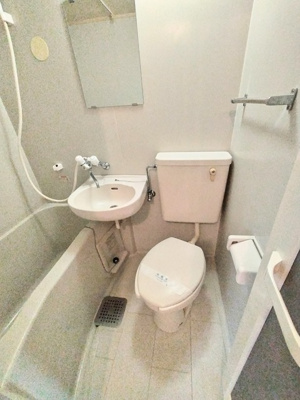 浴室内にトイレあり