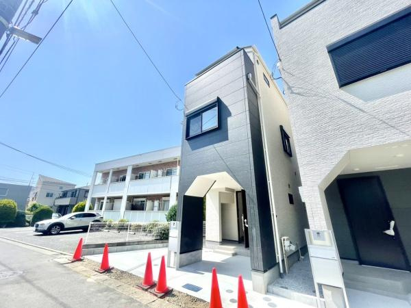 横浜市旭区本宿町の新築一戸建の外観|堂々と完成しました！いつでもご案内可能です！
お車でご自宅まで送迎承ります。