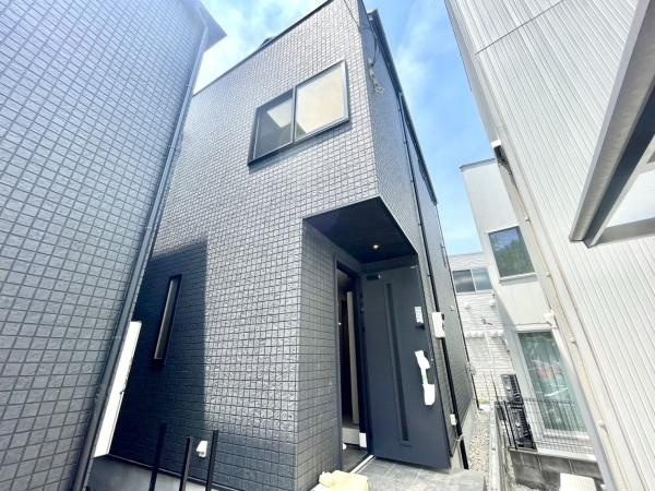横浜市神奈川区片倉５丁目の新築一戸建の外観|堂々と完成しました！いつでもご案内可能です！
お車でご自宅まで送迎承ります。