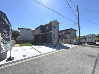 【前面道路含む現地写真】