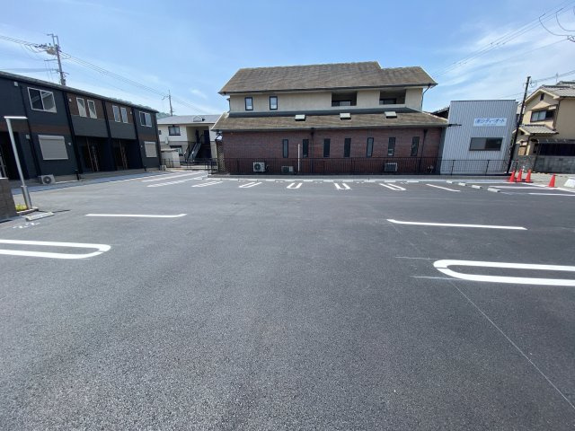 グランベッセルⅢの駐車場