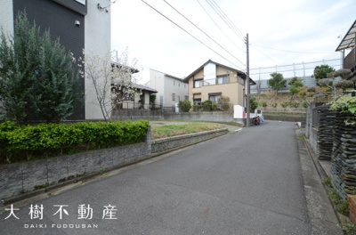 【前面道路含む現地写真】 | 海老名市国分寺台４丁目　売地　全１区画【仲介手数料無料】