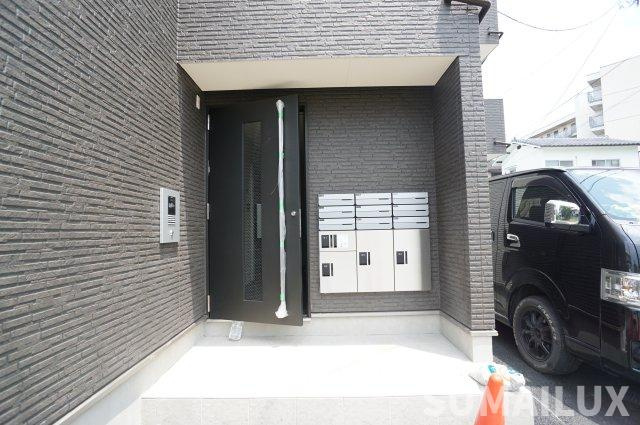REGALEST東海学園前のエントランス