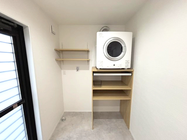 石風呂町の新築のおうち2号棟　松山市石風呂町新築戸建のランドリースペース