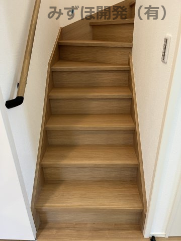 山形市富の中2丁目3-26-5の内装|リビング内階段です