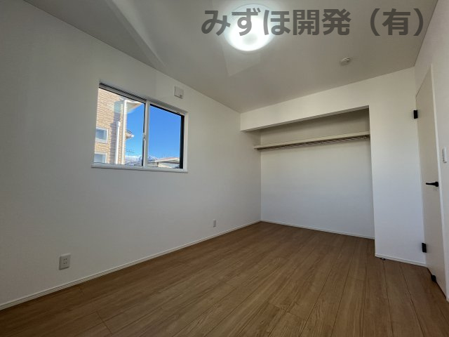 山形市富の中2丁目3-26-5の洋室|主寝室7.25帖です。