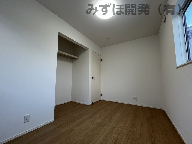 山形市富の中2丁目3-26-5の収納|広々としたウォークインクローゼットが嬉しいですね。