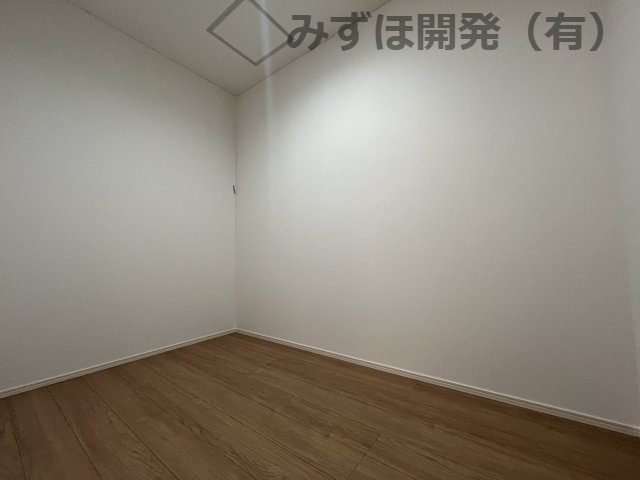 山形市富の中2丁目3-26-5の収納|広々としたウォークインクローゼットが嬉しいですね。