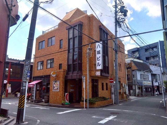 八城ビルの外観