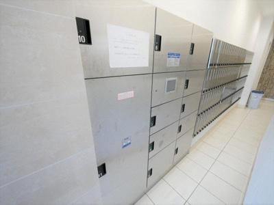 【その他共用部分】 | SERENiTE福島scelto | 宅配ボックスです