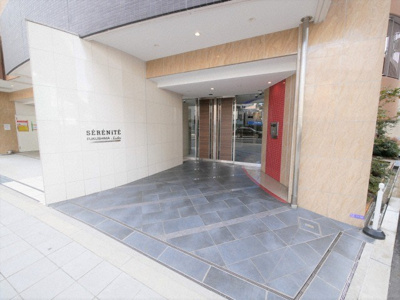 【エントランス】 | SERENiTE福島scelto | 清潔なエントランスです