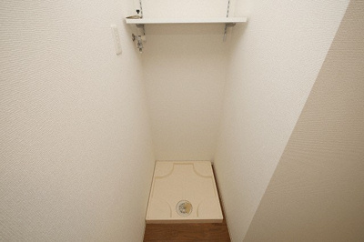 【設備】 | SERENiTE福島scelto | 洗濯機置き場です