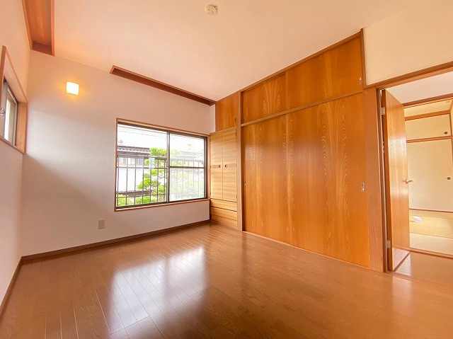 【洋室】 | 久留米市山本町豊田戸建 | 収納力の高い洋室。