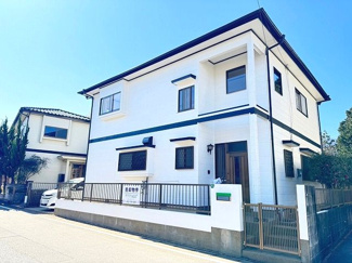 【外観】 | ファミリータイプの車も駐車可能