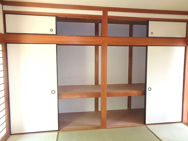 【収納】 | 飯塚市潤野戸建 | 客用寝具もらくらく収納できる大容量押入れ