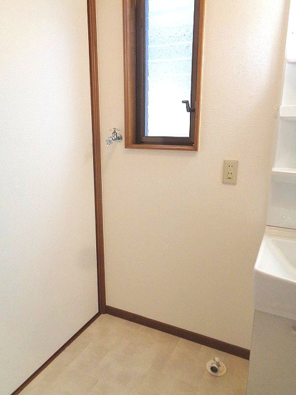 【ランドリースペース】 | 春日市弥生4丁目戸建 | 洗面所に窓があると採光・換気出来ていいですね！