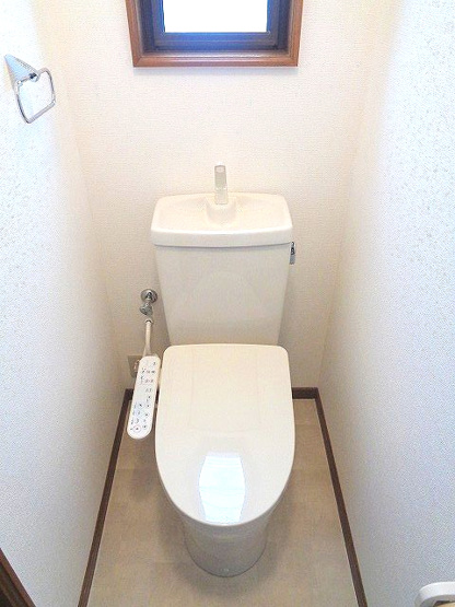 【トイレ】 | 春日市弥生4丁目戸建 | トイレ窓あります