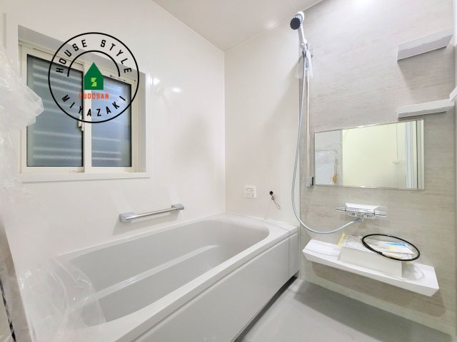 パティオニュータウン月見ヶ丘（11号棟）の浴室|1日の疲れを癒してくれる広々バスルーム。雨の日のお洗濯にも大活躍な浴室乾燥機付です！