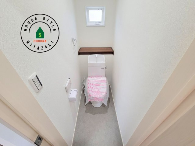 パティオニュータウン月見ヶ丘（11号棟）のトイレ|温水洗浄便座を完備しております。2ヶ所にトイレがあるのは朝の慌ただしい時間も安心です。