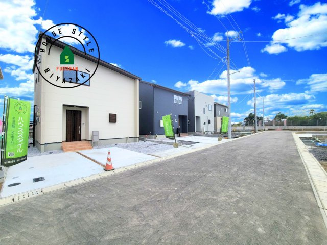 パティオニュータウン月見ヶ丘（11号棟）の前面道路含む現地写真|見学の時間などお気軽にお問い合わせ下さい。