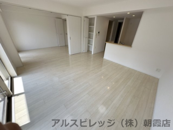 イニシア朝霞台の居間・リビング|使いやすいリビングです