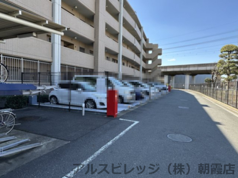 イニシア朝霞台の駐車場|駐車場があるので、車を買う予定の方も安心です