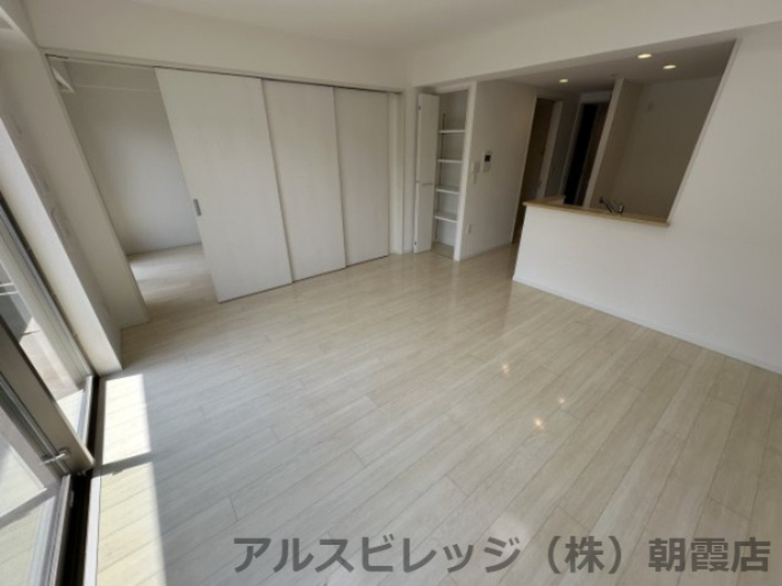 イニシア朝霞台の居間・リビング|使いやすい居間です