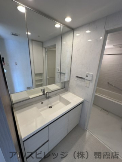 イニシア朝霞台の独立洗面台|独立洗面台、朝の身支度には欠かせません