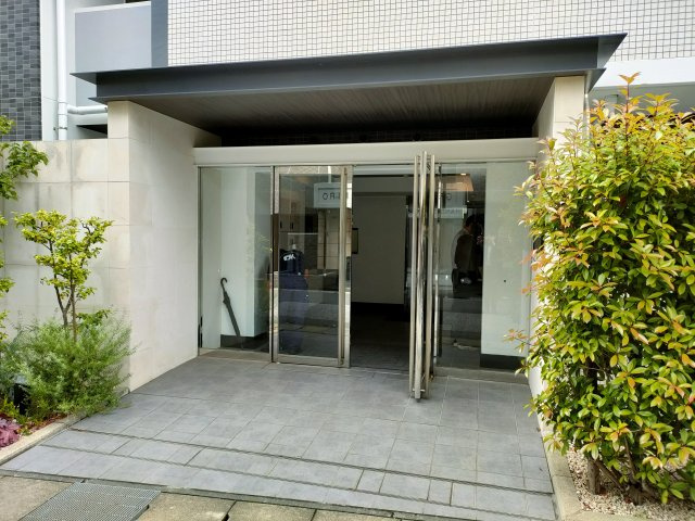 エスティメゾン南行徳のエントランス
